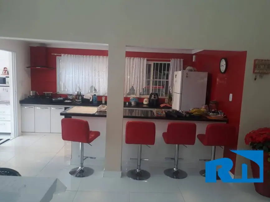 Foto 4 de Casa com 3 quartos à venda, 360m2 em Jardim Britânia, Caraguatatuba - SP