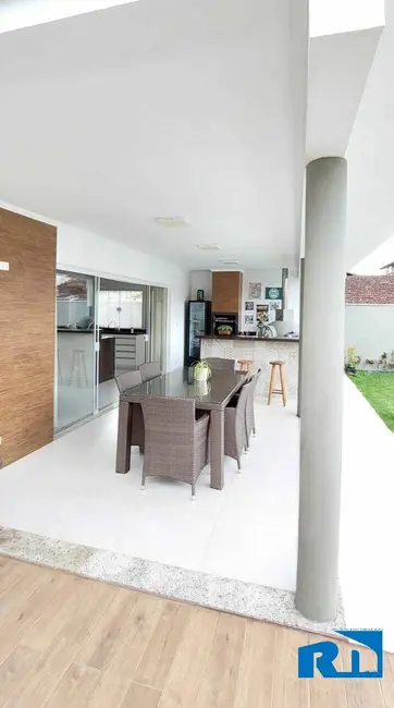 Foto 9 de Casa com 4 quartos à venda, 360m2 em Jardim Britânia, Caraguatatuba - SP