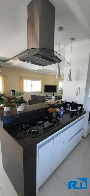 Foto 5 de Casa com 4 quartos à venda, 360m2 em Jardim Britânia, Caraguatatuba - SP