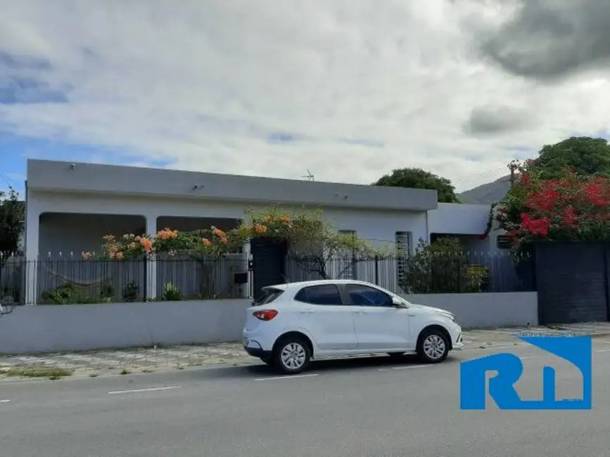 Foto 2 de Casa com 3 quartos à venda, 322m2 em Centro, Caraguatatuba - SP