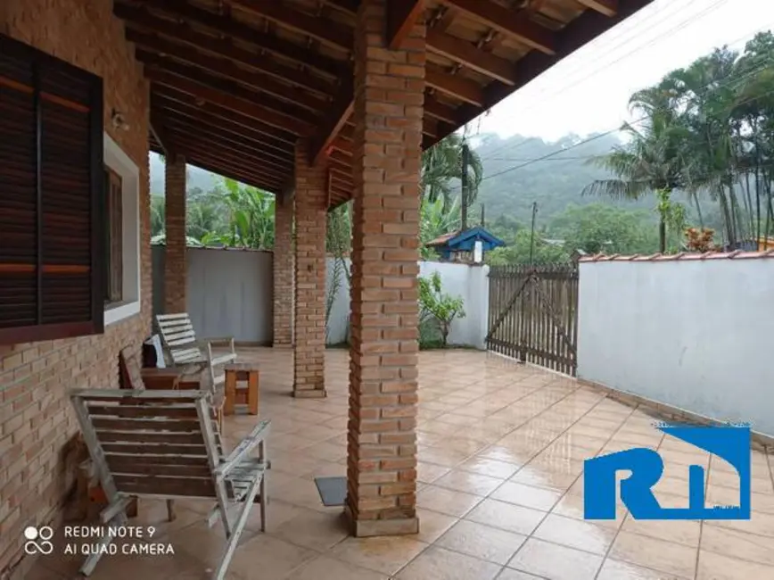 Foto 2 de Casa com 3 quartos à venda, 410m2 em Caraguatatuba - SP