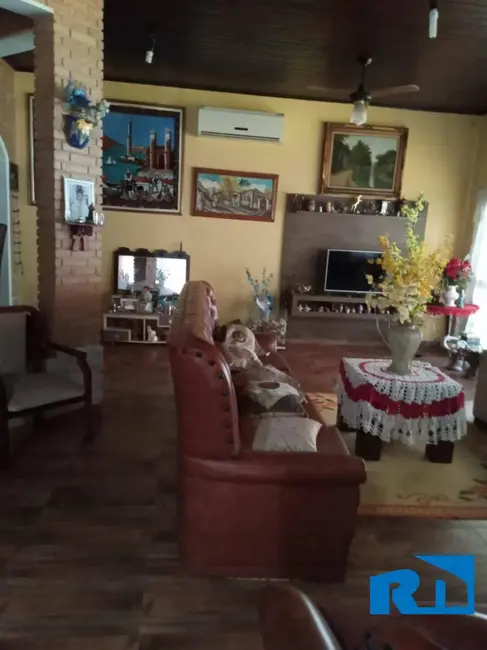 Foto 3 de Casa com 3 quartos à venda, 1000m2 em Jardim Britânia, Caraguatatuba - SP