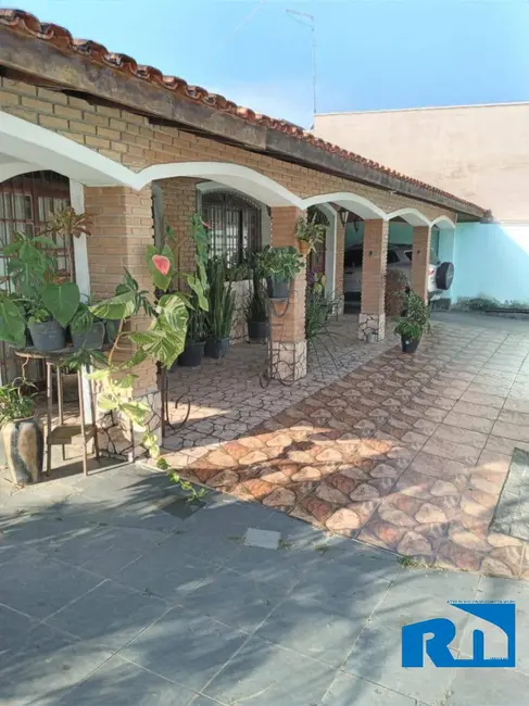 Foto 9 de Casa com 3 quartos à venda, 1000m2 em Jardim Britânia, Caraguatatuba - SP