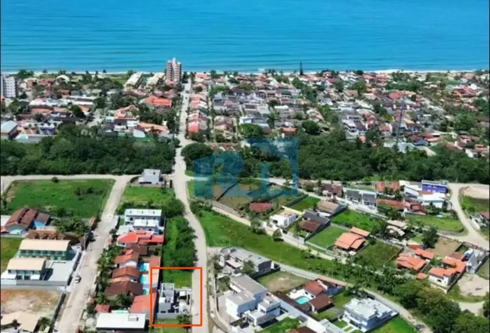 Foto 1 de Casa com 3 quartos à venda, 250m2 em Balneário Califórnia, Caraguatatuba - SP