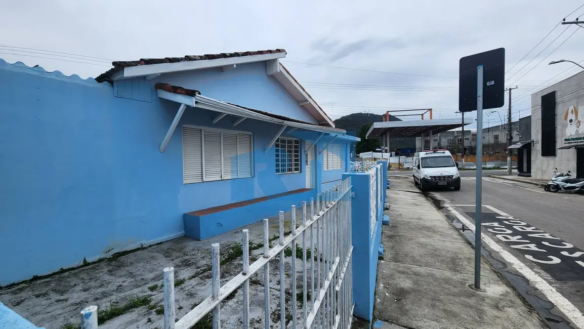 Casa com 2 quartos à venda, 260m2 em Centro, Caraguatatuba - SP - imagem 3 Foto 3 de Casa com 2 quartos à venda, 260m2 em Centro, Caraguatatuba - SP