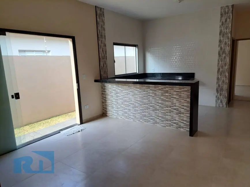 Foto 2 de Casa com 2 quartos à venda, 140m2 em Caraguatatuba - SP