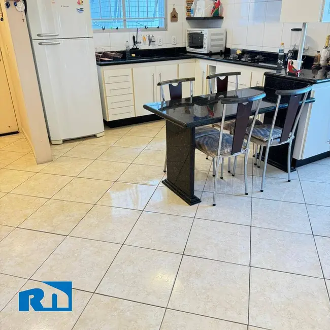 Apartamento com 3 quartos à venda, 70m2 em Centro, Caraguatatuba - SP - imagem 5 Foto 5 de Apartamento com 3 quartos à venda, 70m2 em Centro, Caraguatatuba - SP