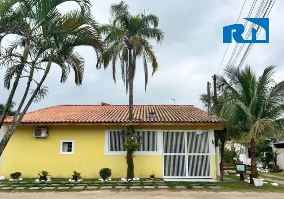 Foto 2 de Casa com 3 quartos à venda, 115m2 em Caraguatatuba - SP