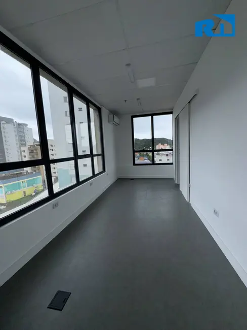 Foto 5 de Sala Comercial à venda e para alugar, 30m2 em Sumaré, Caraguatatuba - SP