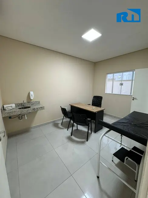 Sala Comercial para alugar, 255m2 em Indaiá, Caraguatatuba - SP - imagem 2 Foto 2 de Sala Comercial para alugar, 255m2 em Indaiá, Caraguatatuba - SP