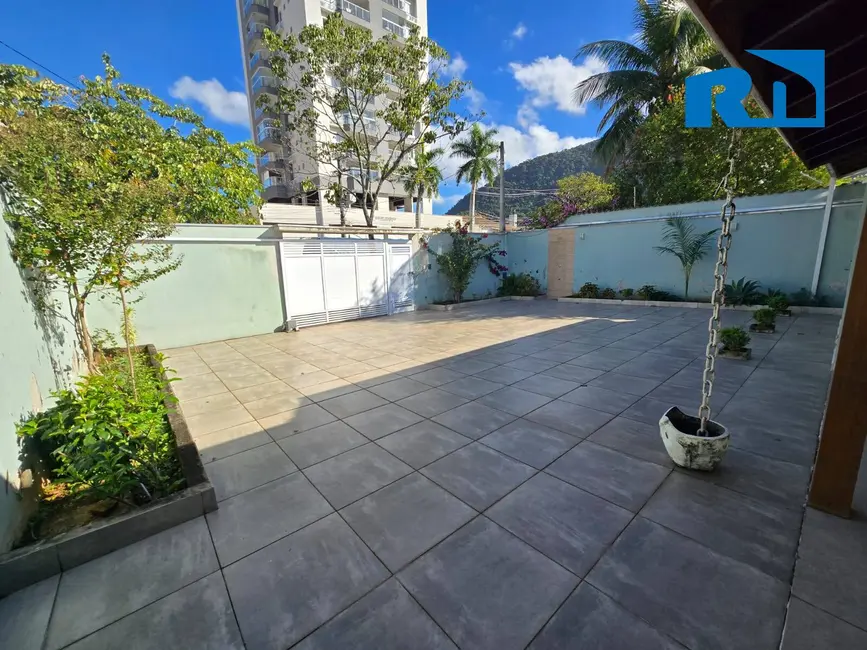 Foto 2 de Casa com 3 quartos à venda, 351m2 em Sumaré, Caraguatatuba - SP