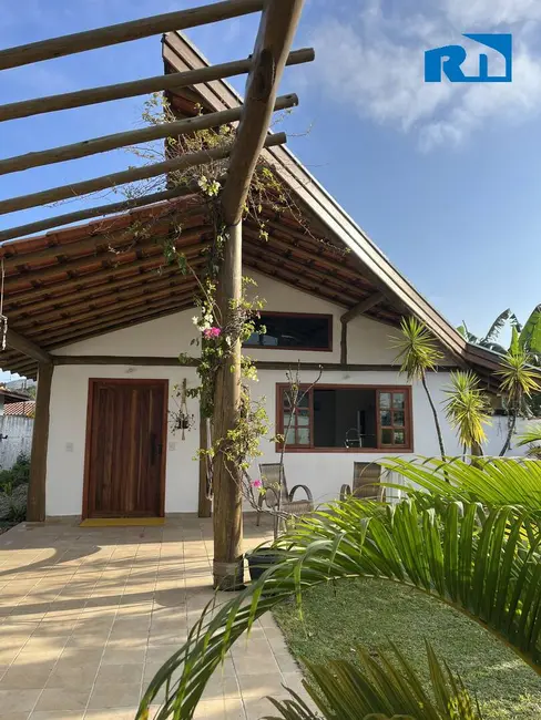 Casa com 3 quartos à venda, 360m2 em Caraguatatuba - SP - imagem 1 Foto 1 de Casa com 3 quartos à venda, 360m2 em Caraguatatuba - SP