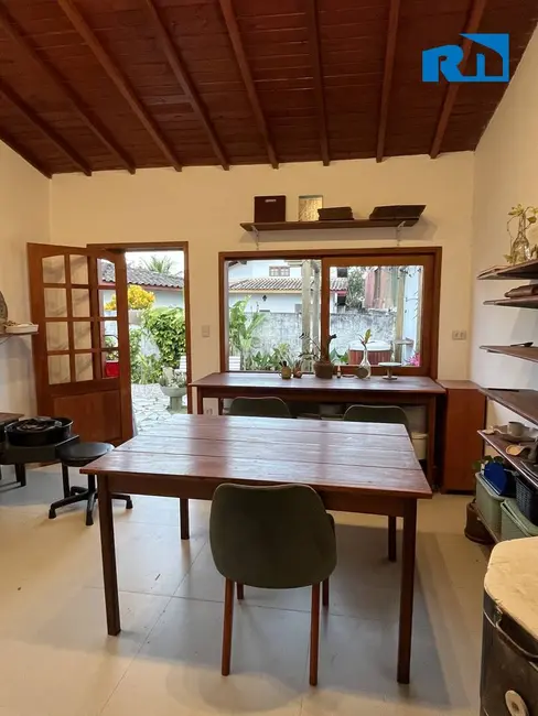 Casa com 3 quartos à venda, 360m2 em Caraguatatuba - SP - imagem 6 Foto 6 de Casa com 3 quartos à venda, 360m2 em Caraguatatuba - SP