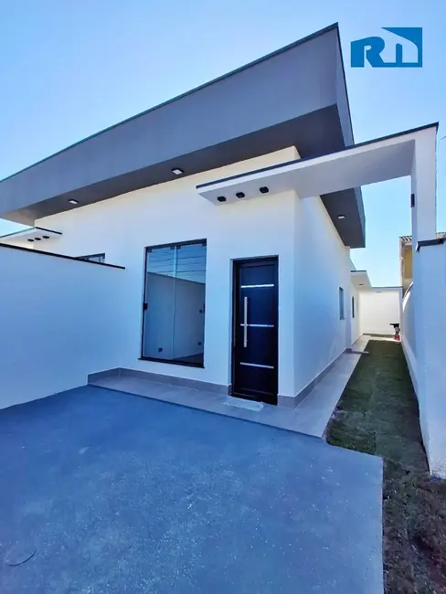 Foto 1 de Casa com 2 quartos à venda, 125m2 em Caraguatatuba - SP