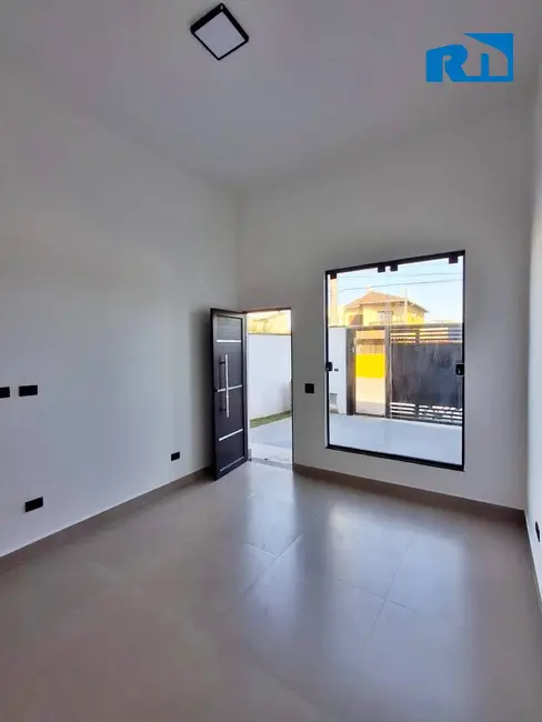 Foto 2 de Casa com 2 quartos à venda, 125m2 em Caraguatatuba - SP