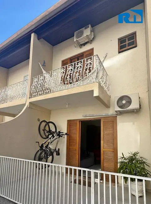 Foto 1 de Casa com 2 quartos à venda, 64m2 em Martim de Sá, Caraguatatuba - SP