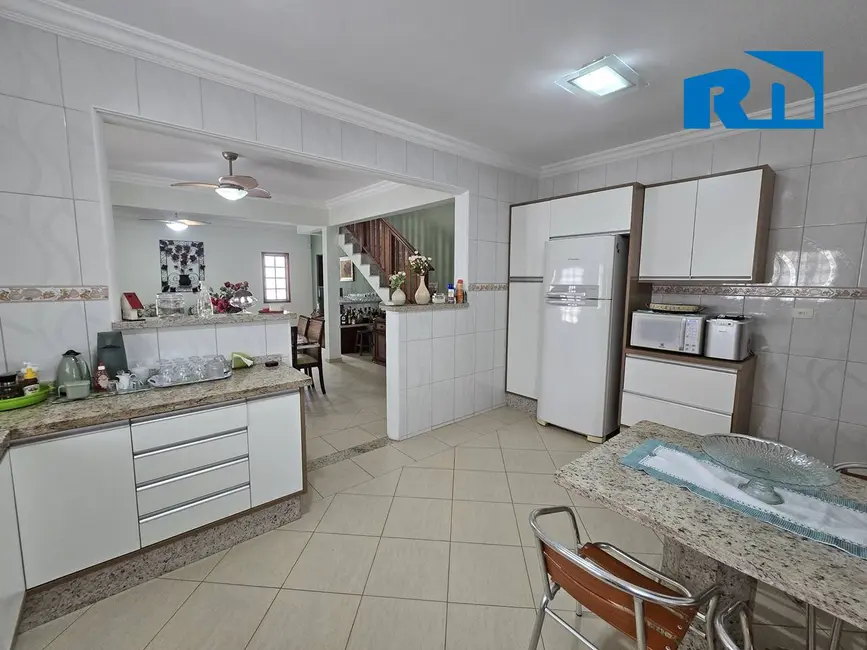 Casa com 3 quartos à venda, 436m2 em Caraguatatuba - SP - imagem 8 Foto 8 de Casa com 3 quartos à venda, 436m2 em Caraguatatuba - SP