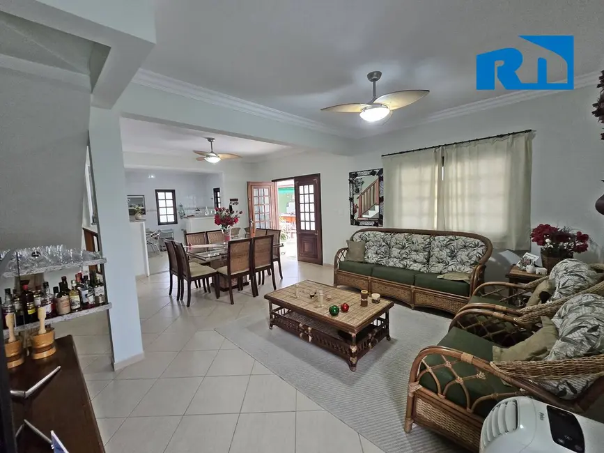 Casa com 3 quartos à venda, 436m2 em Caraguatatuba - SP - imagem 2 Foto 2 de Casa com 3 quartos à venda, 436m2 em Caraguatatuba - SP