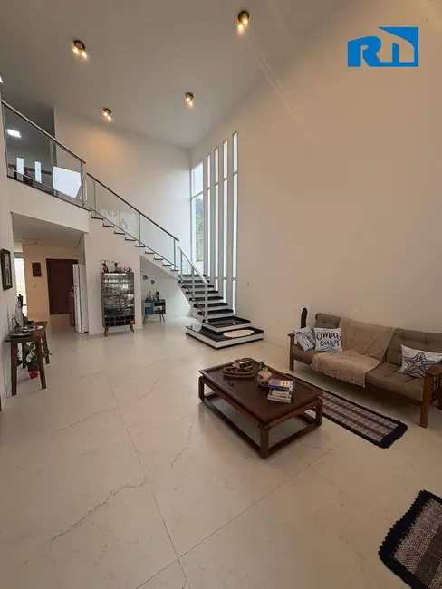 Foto 3 de Casa com 4 quartos à venda, 384m2 em Mar Verde II, Caraguatatuba - SP