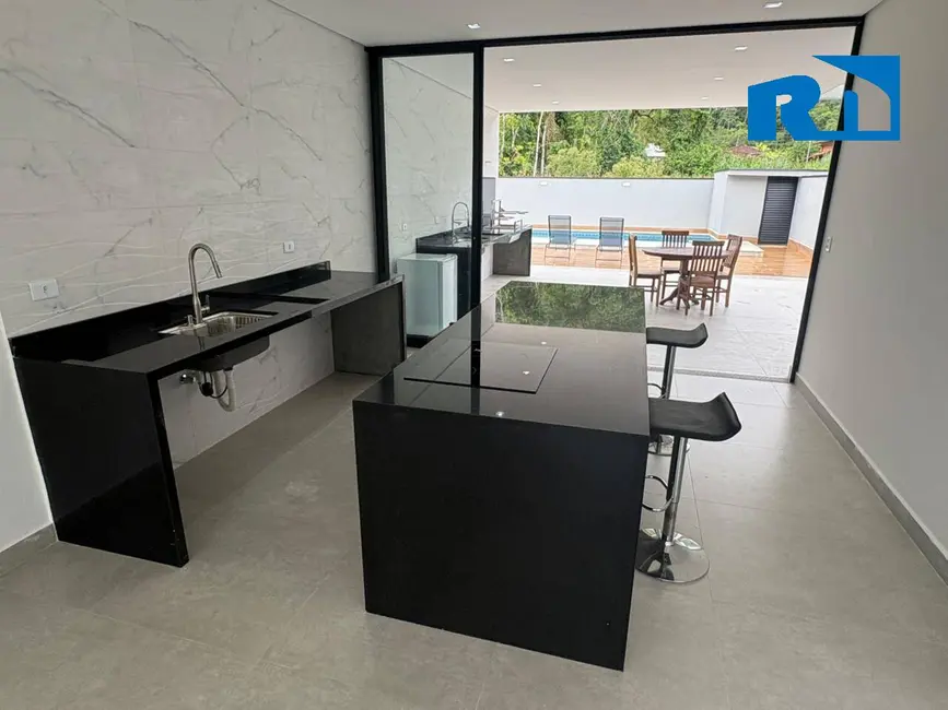 Foto 4 de Casa com 3 quartos à venda, 384m2 em Mar Verde II, Caraguatatuba - SP