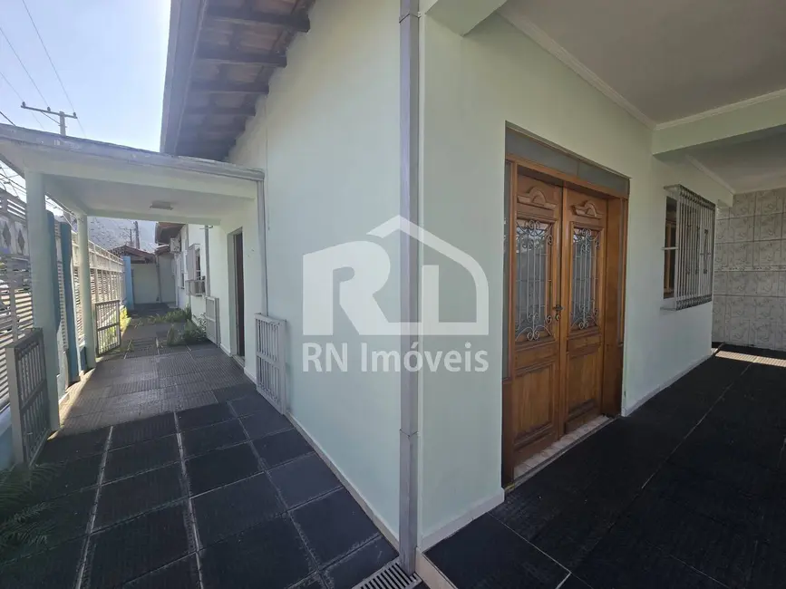 Casa com 3 quartos para alugar, 280m2 em Jardim Primavera, Caraguatatuba - SP - imagem 2 Foto 2 de Casa com 3 quartos para alugar, 280m2 em Jardim Primavera, Caraguatatuba - SP