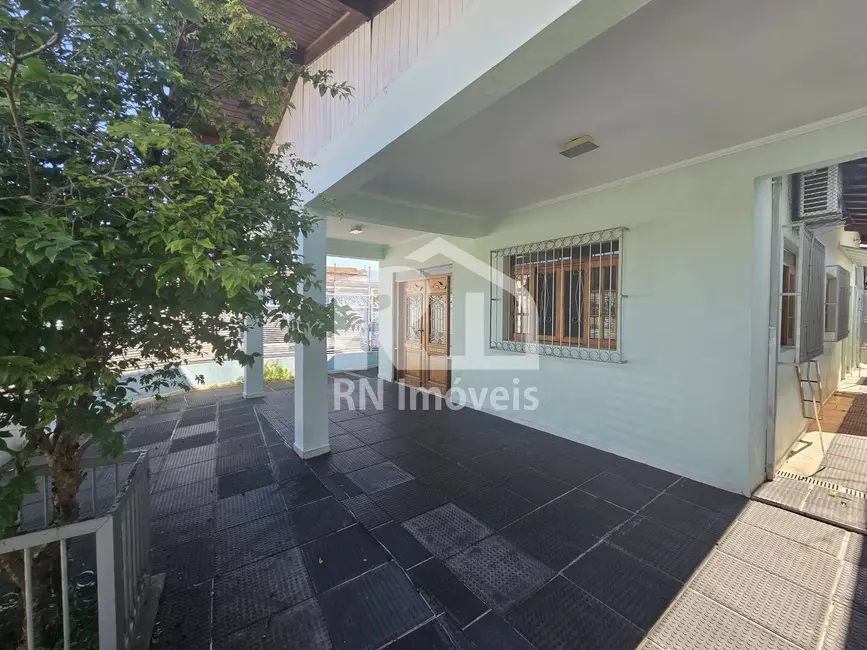 Casa com 3 quartos para alugar, 280m2 em Jardim Primavera, Caraguatatuba - SP - imagem 3 Foto 3 de Casa com 3 quartos para alugar, 280m2 em Jardim Primavera, Caraguatatuba - SP