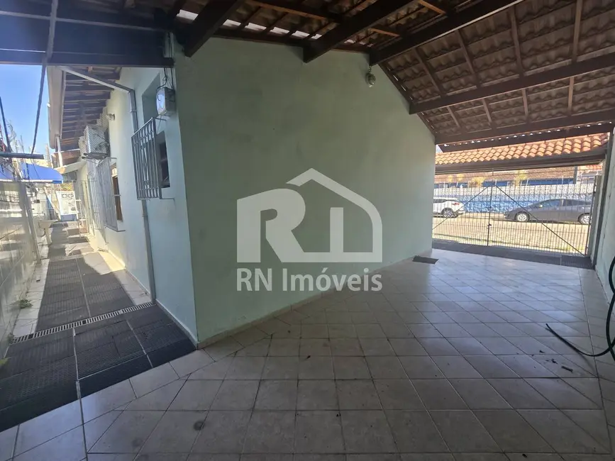 Casa com 3 quartos para alugar, 280m2 em Jardim Primavera, Caraguatatuba - SP - imagem 6 Foto 6 de Casa com 3 quartos para alugar, 280m2 em Jardim Primavera, Caraguatatuba - SP