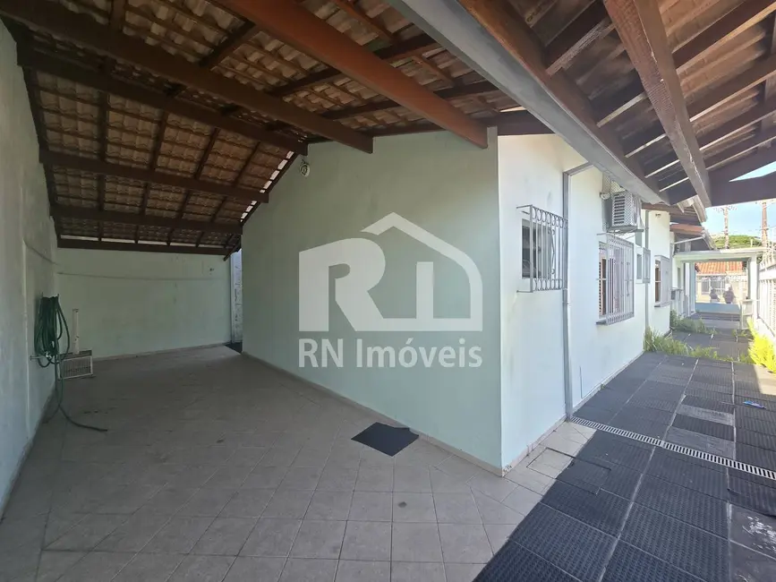 Casa com 3 quartos para alugar, 280m2 em Jardim Primavera, Caraguatatuba - SP - imagem 5 Foto 5 de Casa com 3 quartos para alugar, 280m2 em Jardim Primavera, Caraguatatuba - SP