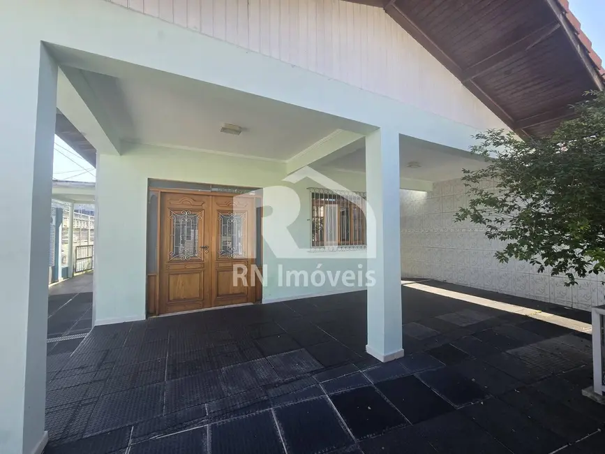 Casa com 3 quartos para alugar, 280m2 em Jardim Primavera, Caraguatatuba - SP - imagem 1 Foto 1 de Casa com 3 quartos para alugar, 280m2 em Jardim Primavera, Caraguatatuba - SP