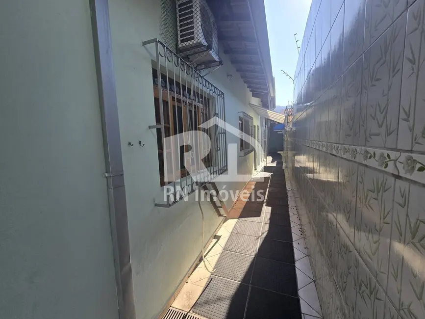 Casa com 3 quartos para alugar, 280m2 em Jardim Primavera, Caraguatatuba - SP - imagem 4 Foto 4 de Casa com 3 quartos para alugar, 280m2 em Jardim Primavera, Caraguatatuba - SP