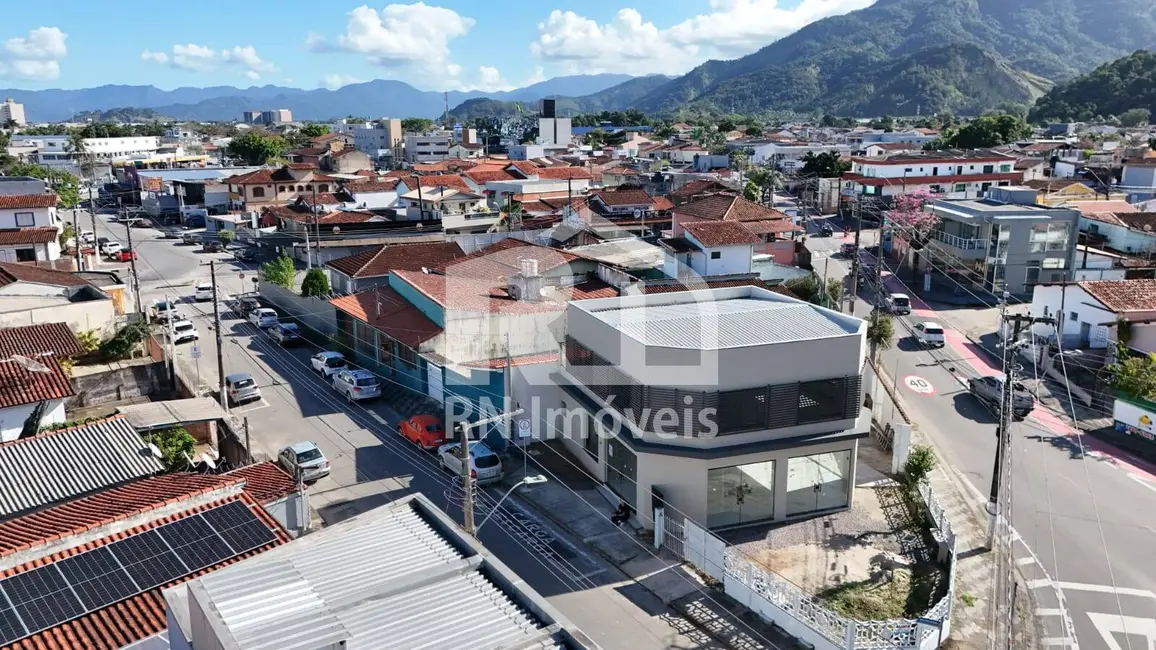 Sala Comercial para alugar, 280m2 em Centro, Caraguatatuba - SP - imagem 2 Foto 2 de Sala Comercial para alugar, 280m2 em Centro, Caraguatatuba - SP