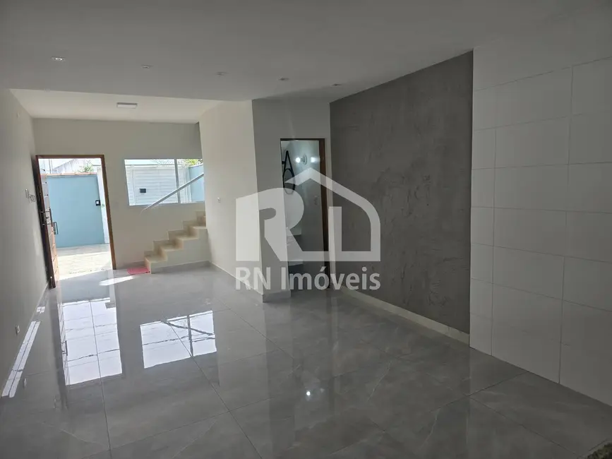 Casa com 2 quartos para alugar, 150m2 em Balneário Recanto do Sol, Caraguatatuba - SP - imagem 2 Foto 2 de Casa com 2 quartos para alugar, 150m2 em Balneário Recanto do Sol, Caraguatatuba - SP