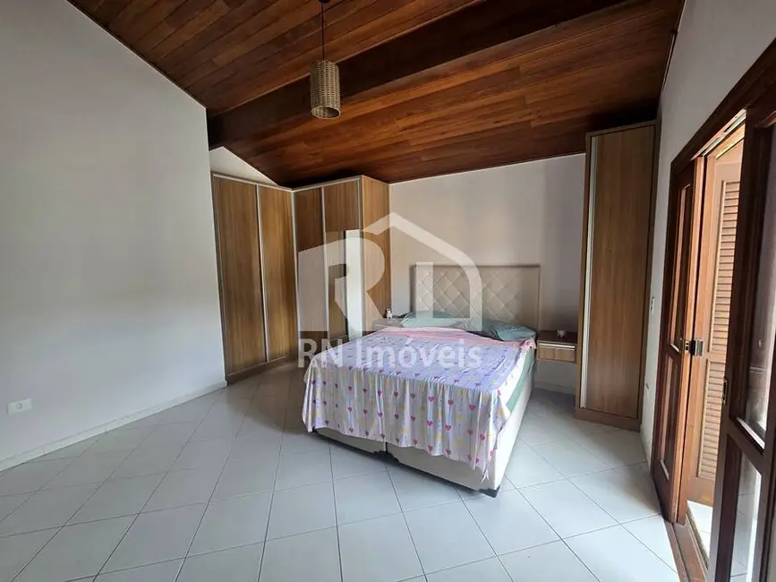Foto 9 de Casa com 3 quartos à venda e para alugar, 390m2 em Indaiá, Caraguatatuba - SP