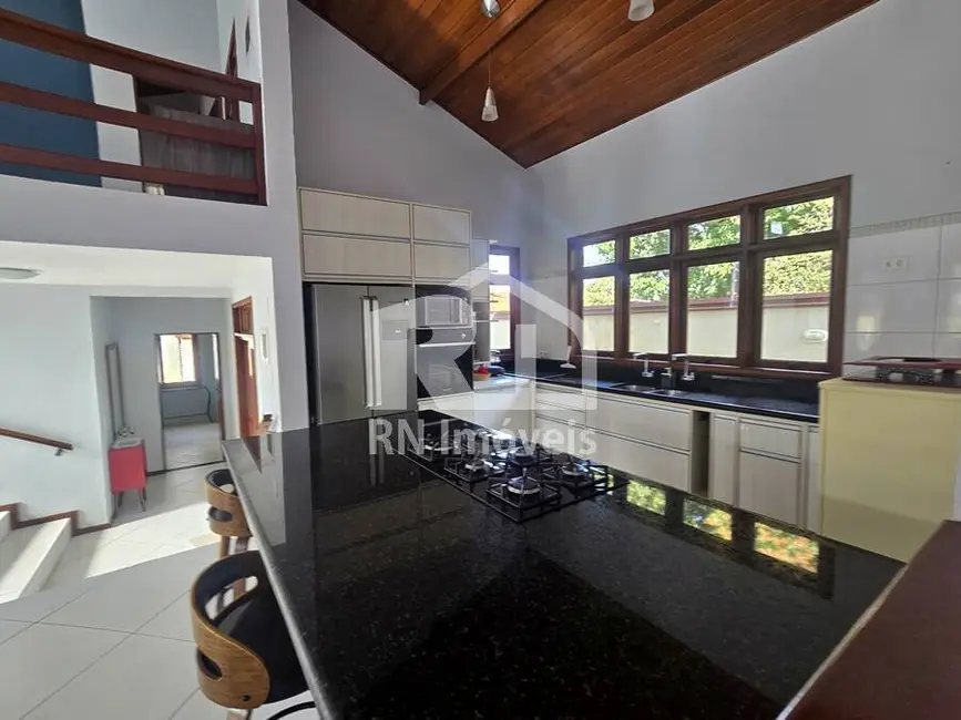 Foto 3 de Casa com 3 quartos à venda e para alugar, 390m2 em Indaiá, Caraguatatuba - SP