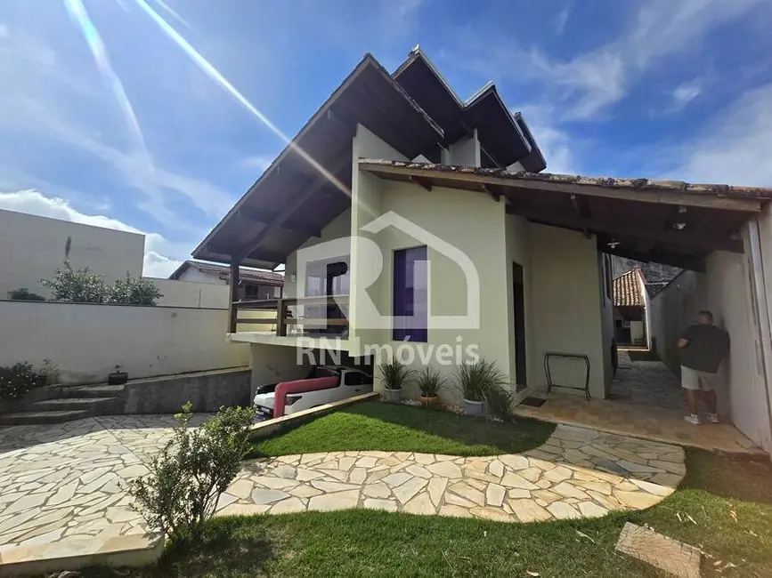 Foto 1 de Casa com 3 quartos à venda e para alugar, 390m2 em Indaiá, Caraguatatuba - SP