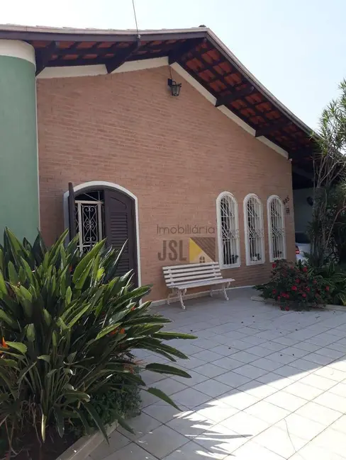 Foto 2 de Casa com 3 quartos à venda, 520m2 em Vila Resende, Cacapava - SP