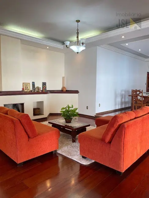 Foto 3 de Casa com 4 quartos à venda, 553m2 em Vila Santos, Cacapava - SP