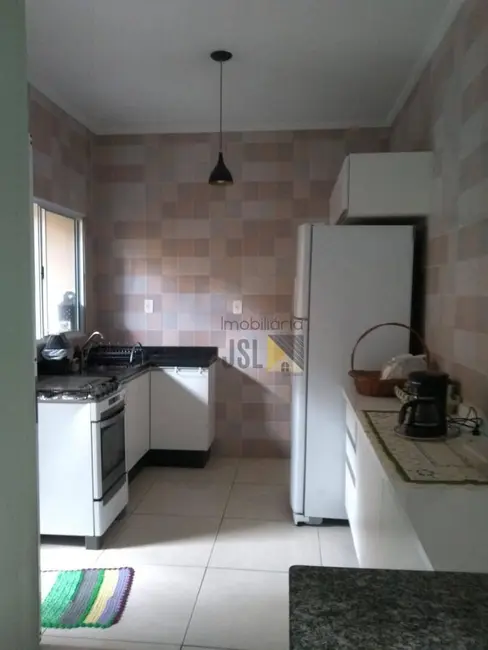 Foto 2 de Sobrado com 4 quartos à venda, 160m2 em Borda da Mata, Cacapava - SP