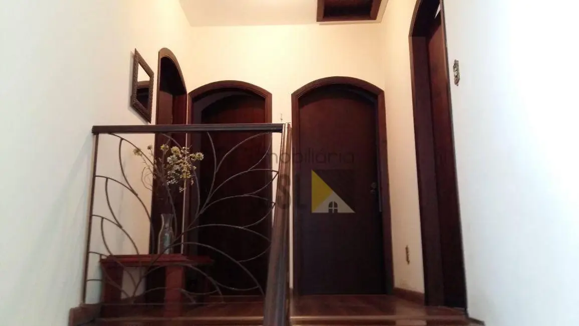 Foto 4 de Sobrado com 3 quartos à venda, 204m2 em Jardim Julieta, Cacapava - SP