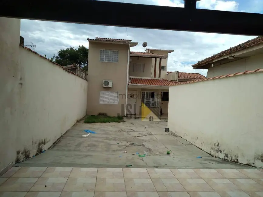 Sobrado com 3 quartos à venda, 245m2 em Vila Antônio Augusto Luiz, Cacapava - SP - imagem 5 Foto 5 de Sobrado com 3 quartos à venda, 245m2 em Vila Antônio Augusto Luiz, Cacapava - SP