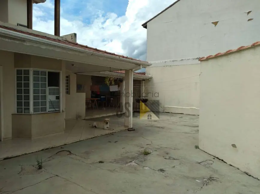 Sobrado com 3 quartos à venda, 245m2 em Vila Antônio Augusto Luiz, Cacapava - SP - imagem 3 Foto 3 de Sobrado com 3 quartos à venda, 245m2 em Vila Antônio Augusto Luiz, Cacapava - SP