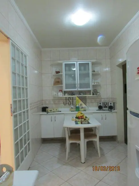 Sobrado com 3 quartos à venda, 245m2 em Vila Antônio Augusto Luiz, Cacapava - SP - imagem 9 Foto 9 de Sobrado com 3 quartos à venda, 245m2 em Vila Antônio Augusto Luiz, Cacapava - SP