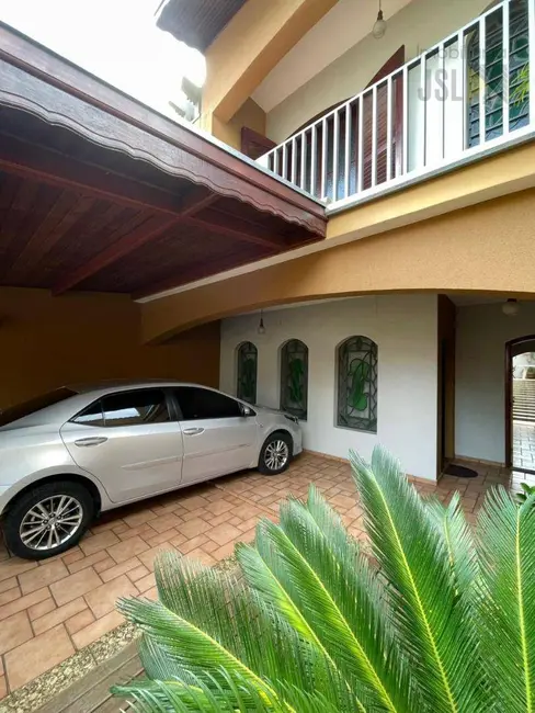 Sobrado com 4 quartos à venda, 196m2 em Vera Cruz, Cacapava - SP - imagem 1 Foto 1 de Sobrado com 4 quartos à venda, 196m2 em Vera Cruz, Cacapava - SP