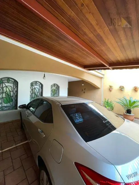 Sobrado com 4 quartos à venda, 196m2 em Vera Cruz, Cacapava - SP - imagem 2 Foto 2 de Sobrado com 4 quartos à venda, 196m2 em Vera Cruz, Cacapava - SP