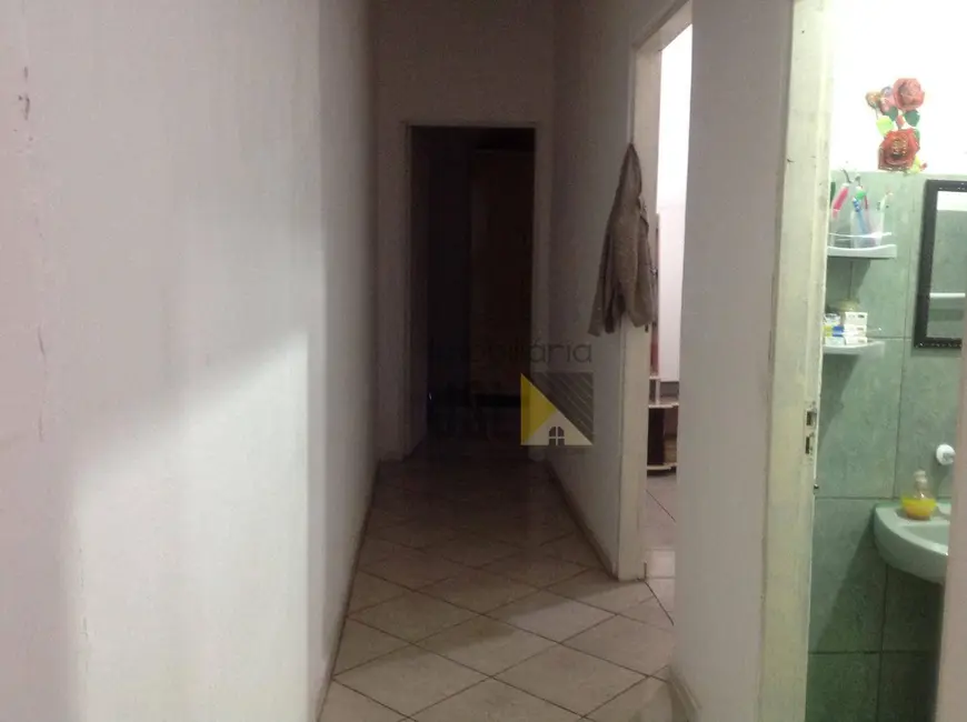 Casa com 3 quartos à venda, 300m2 em Vila Favorino, Cacapava - SP - imagem 8 Foto 8 de Casa com 3 quartos à venda, 300m2 em Vila Favorino, Cacapava - SP