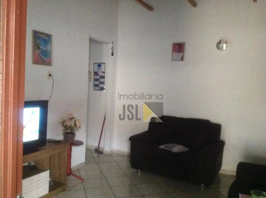 Casa com 3 quartos à venda, 300m2 em Vila Favorino, Cacapava - SP - imagem 4 Foto 4 de Casa com 3 quartos à venda, 300m2 em Vila Favorino, Cacapava - SP