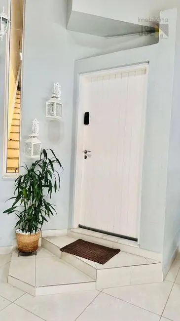 Foto 1 de Sobrado com 3 quartos à venda, 125m2 em Village das Flores, Cacapava - SP