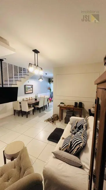 Foto 3 de Sobrado com 3 quartos à venda, 125m2 em Village das Flores, Cacapava - SP