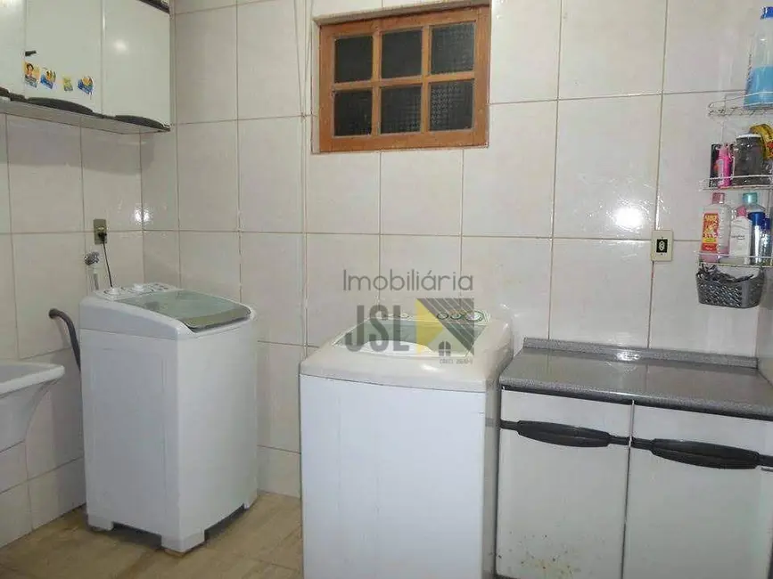 Foto 3 de Casa com 3 quartos à venda, 250m2 em Village das Flores, Cacapava - SP