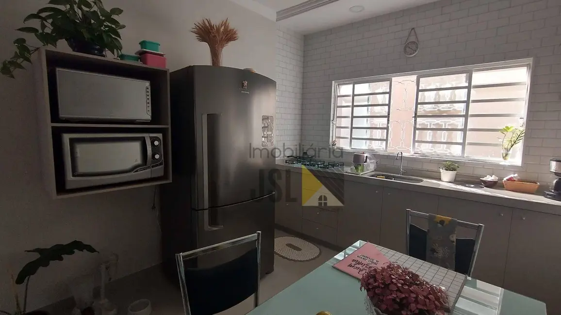 Foto 4 de Casa com 2 quartos à venda, 175m2 em Jardim Panorama, Cacapava - SP